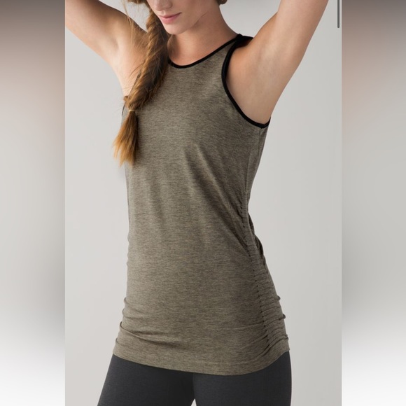 Lululemon In The Flow Tank - Picture 5 of 9